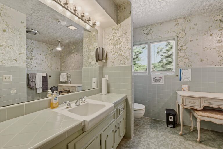 bathroom brooks