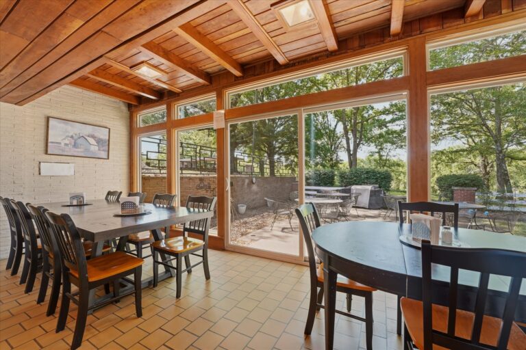 patient dining room in residential brooks